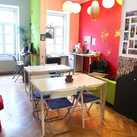 Hostel Zeppelin Ljubljana Exteriör bild
