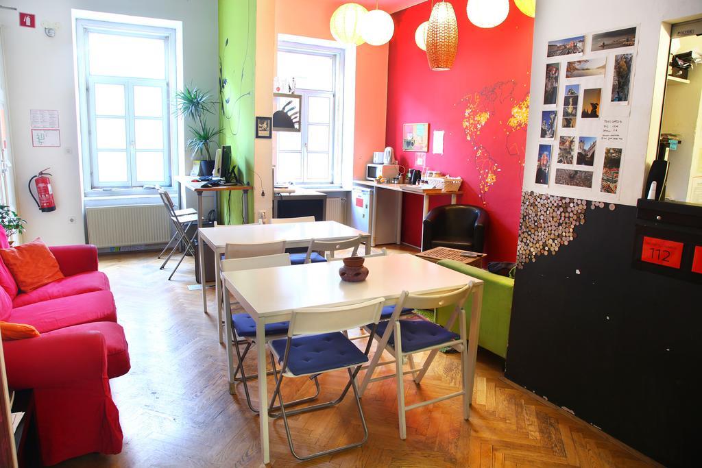 Hostel Zeppelin Ljubljana Exteriör bild
