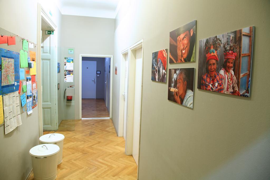 Hostel Zeppelin Ljubljana Exteriör bild
